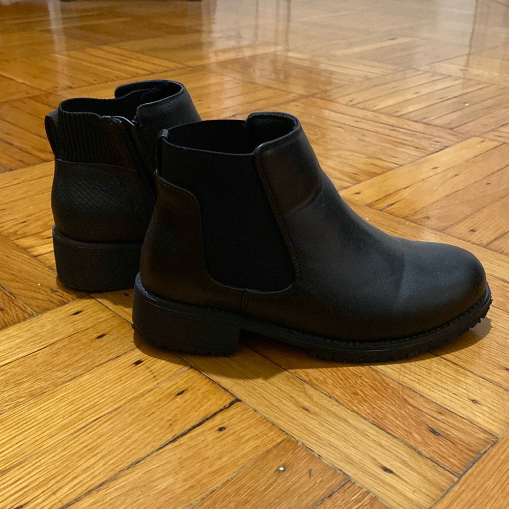 Reforest slip resistant boots ⭐️ Black ⭐️ Size 7